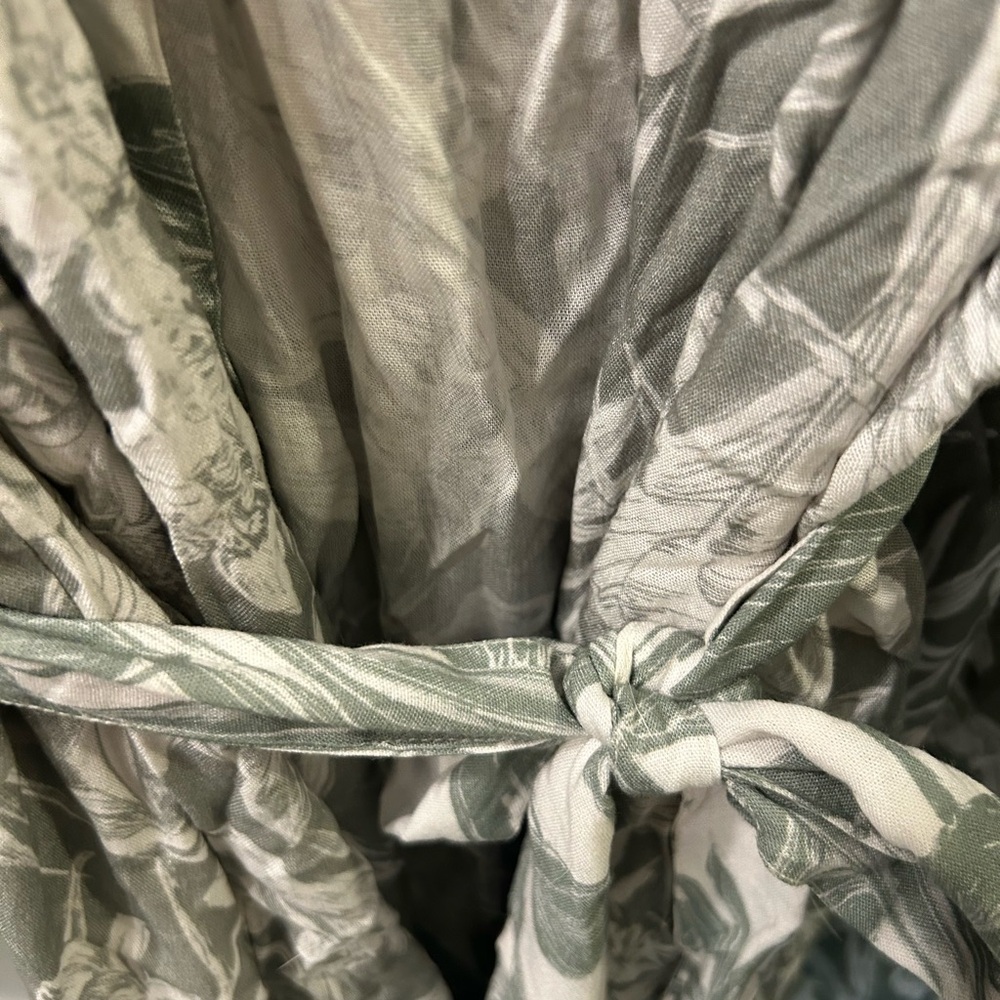 World Market pajama bundle set sage green floral  w robe and pants size L/Small - Picture 4 of 12